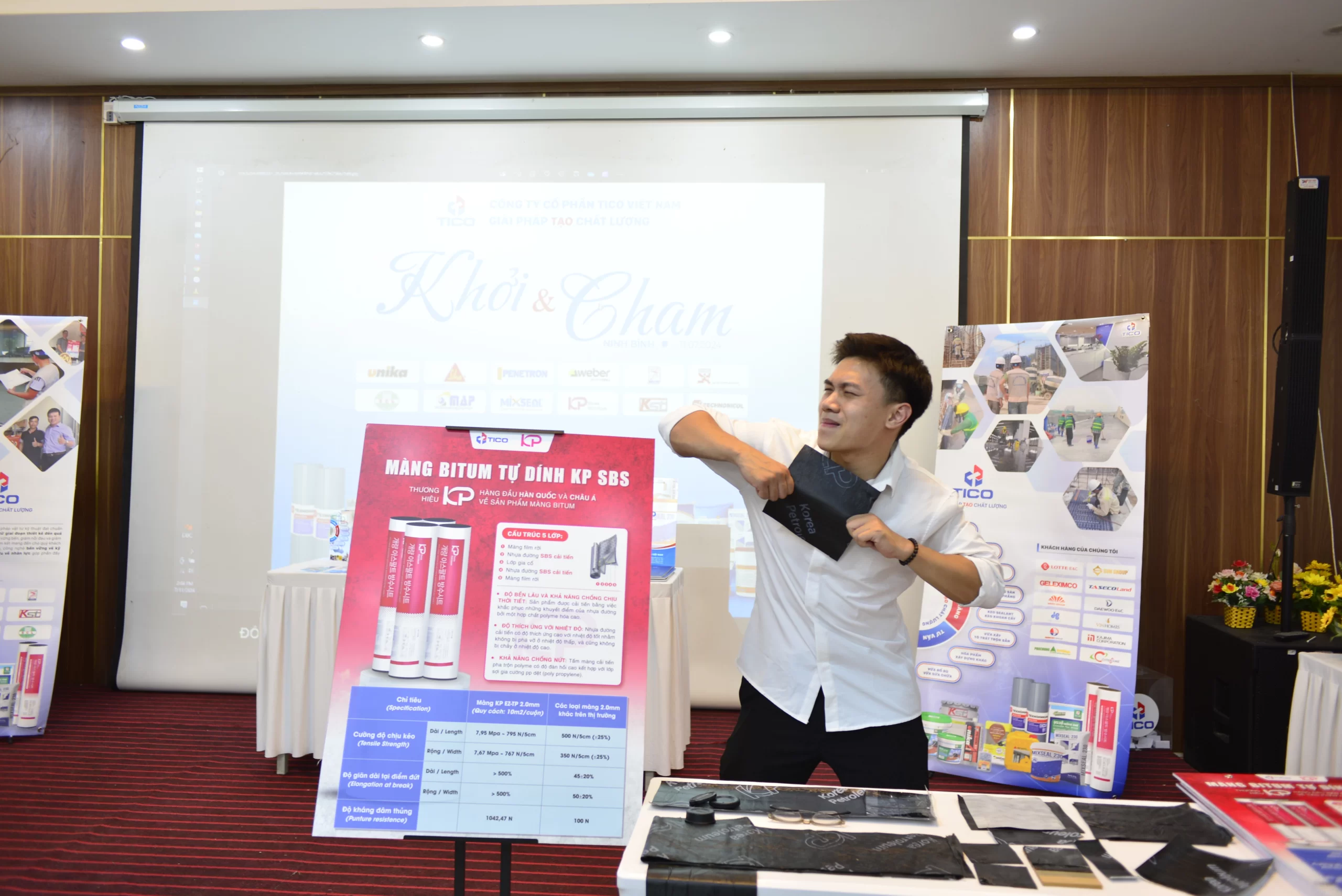 Màng chống thấm tự dính KP giãn dài 500-800% 1 Màng chống thấm tự dính KP