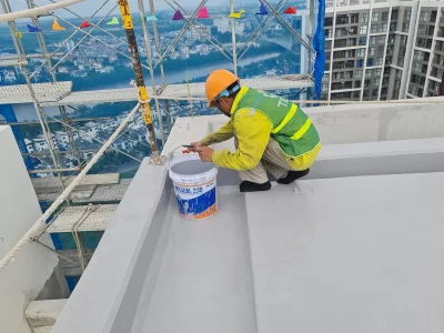 Đội ngũ chống thấm 247 TICO đang thi công chống thấm mái