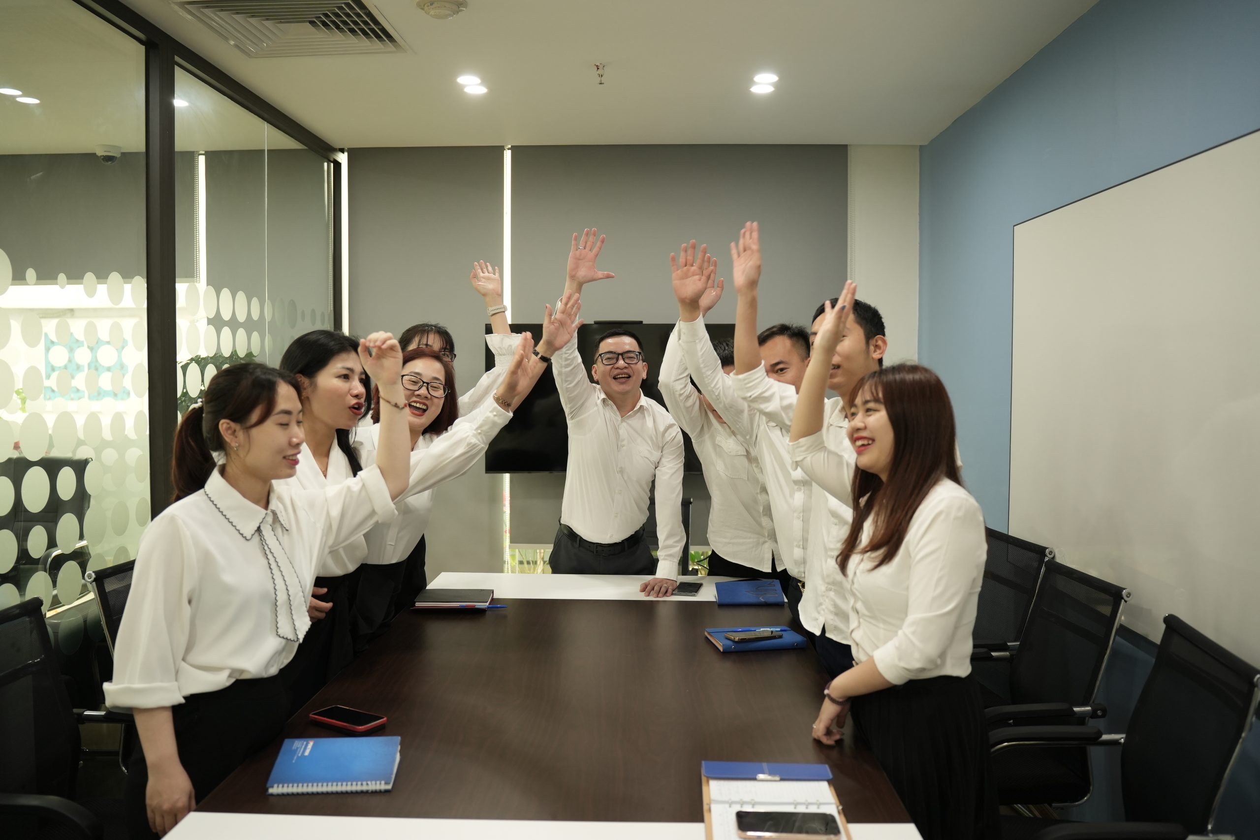 Chống Thấm Mái Tôn – Lựa Chọn Vật Liệu Sao Cho Phù Hợp 2 Đội ngũ tư vấn chống thấm chuyên nghiệp, tốt nghiệp các ngành xây dựng