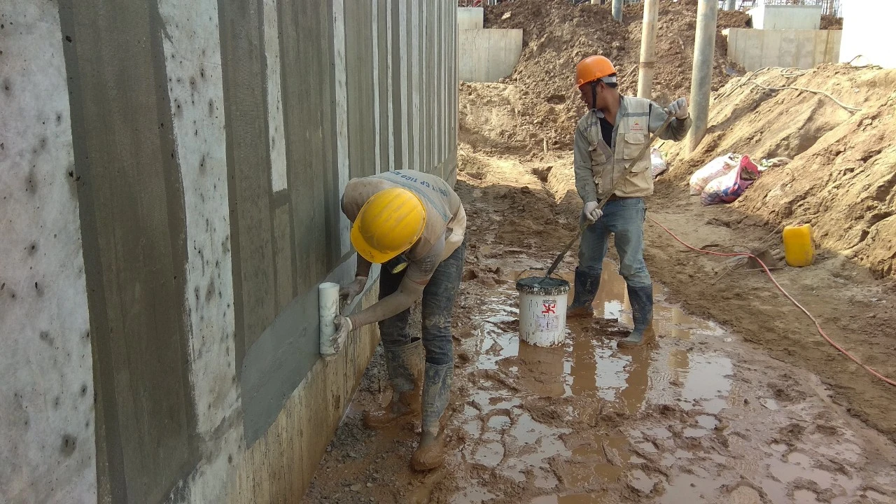 Giải Pháp Chống Thấm Tường Ngoài Dễ Thi Công, Hiệu Quả 3 Thi công chống thấm Tường Ngoài