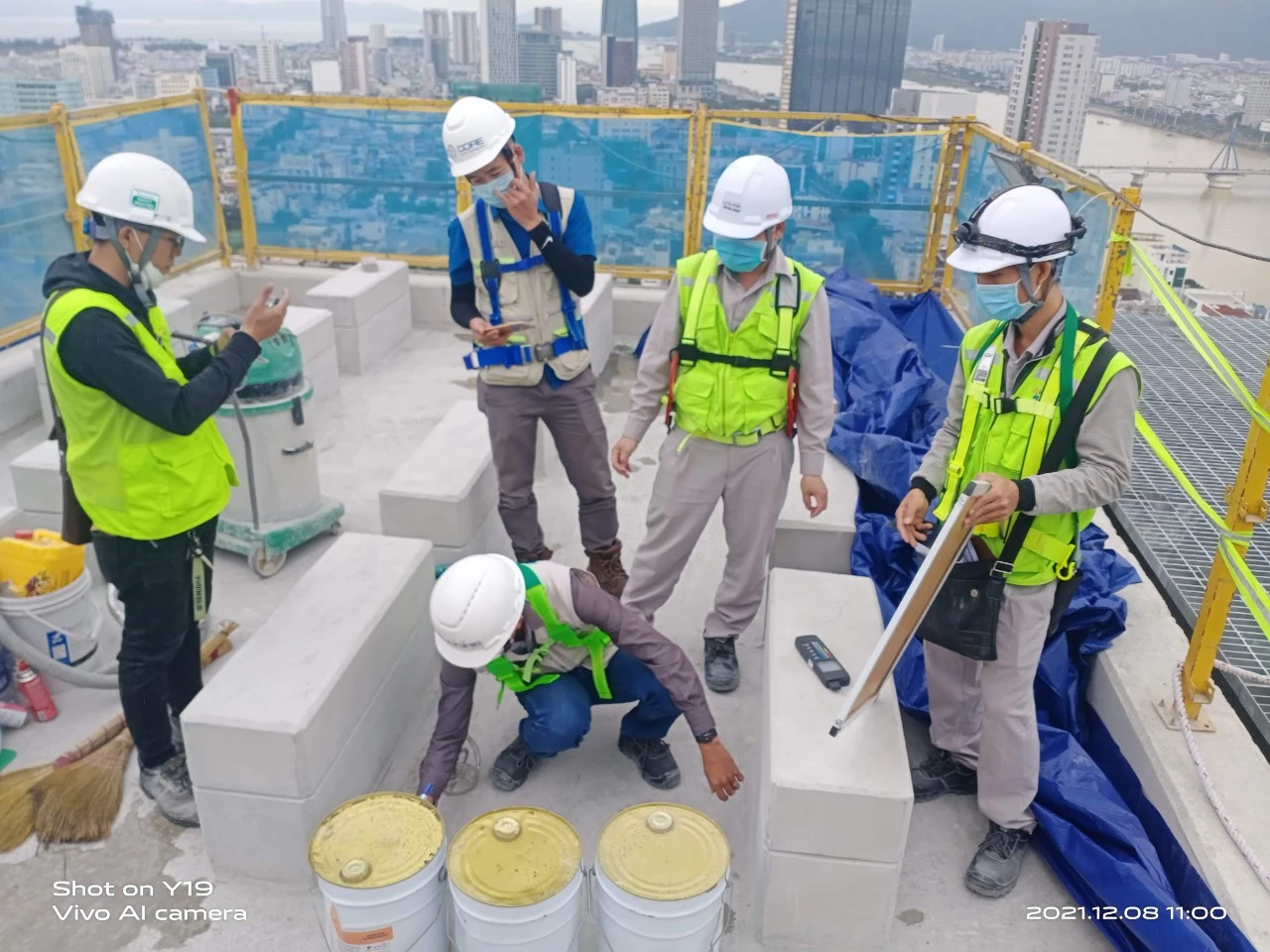 Sơn chống thấm tường ngoài - Lựa chọn sao cho đúng? 4 Đội ngũ chống thấm 247 trao đổi trước khi bắt tay vào quá trình thi công