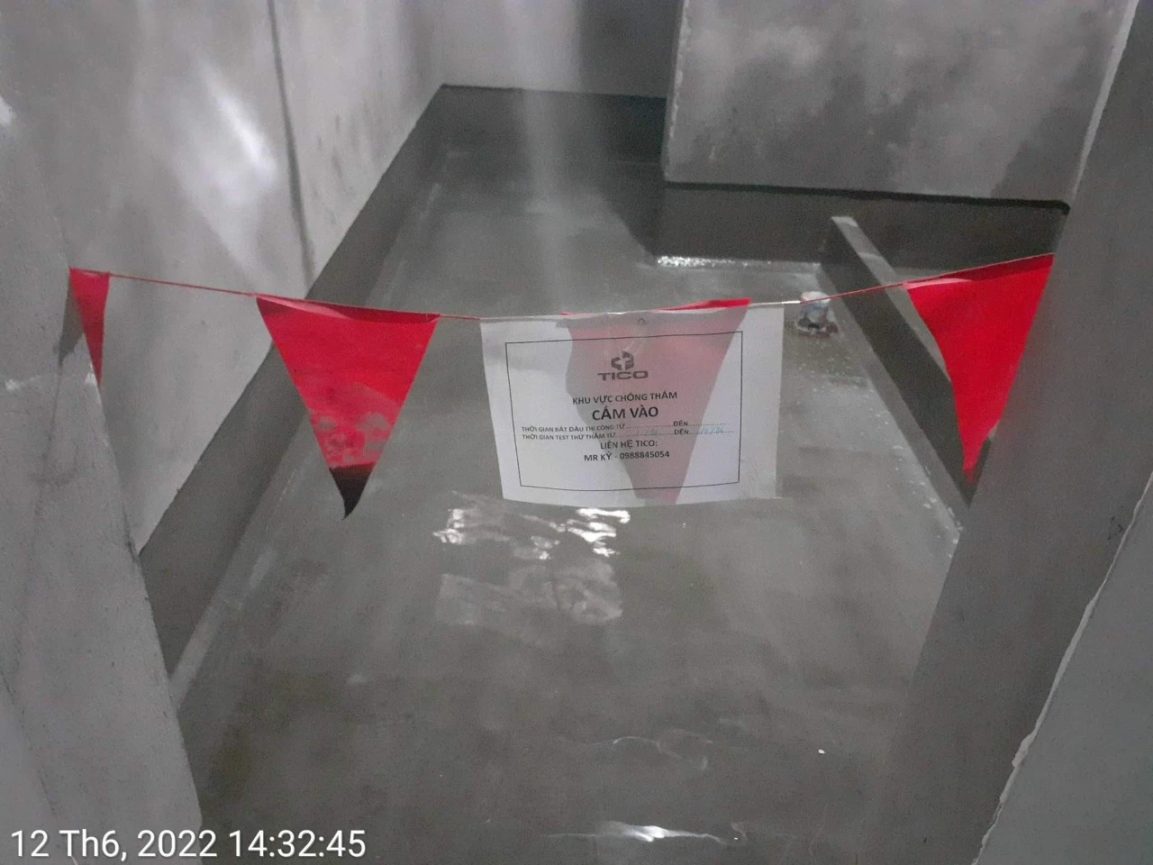 Cách chống thấm nhà vệ sinh hiệu quả nhất 2024 4 Bảo vệ khu vực sau khi tiến hành chống thấm nhà vệ sinh - sự chuyên nghiệp của một đội ngũ thi công