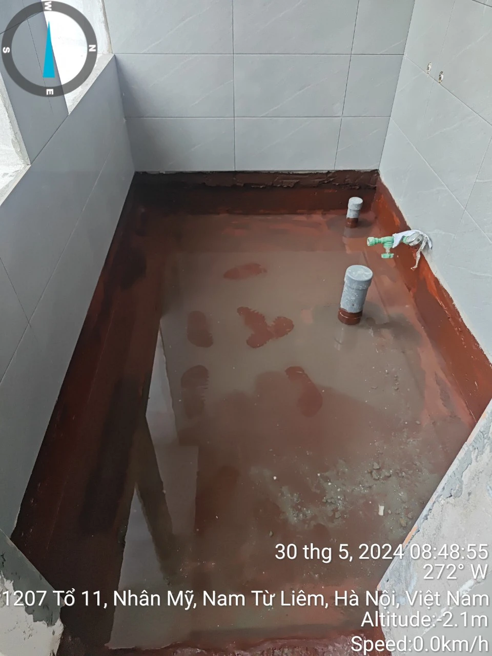 Thấm nhà vệ sinh: Dấu hiệu nhận biết và cách xử lý triệt để 2 Chống thấm nhà vệ sinh bằng quét màng