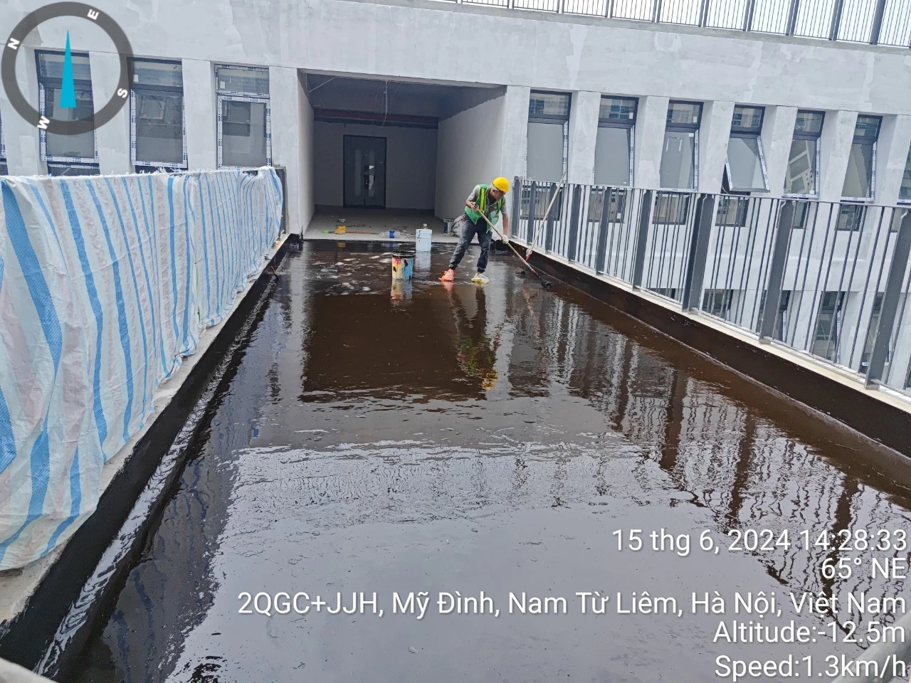 TOP 5 vật liệu chống thấm mái tốt nhất hiện nay 2 Chống thấm mái bằng vật liệu PU
