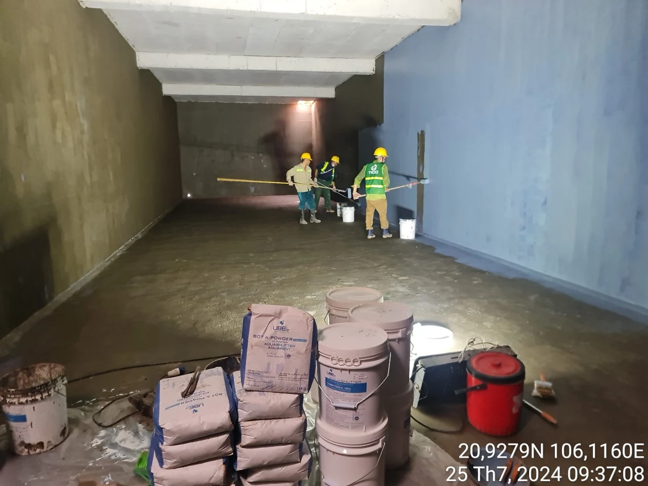 Top 5 Vật Liệu Chống Thấm Nhà Vệ Sinh Tốt Nhất Hiện Nay 3 Sử dụng vật liệu chống thấm acrylic cho tường