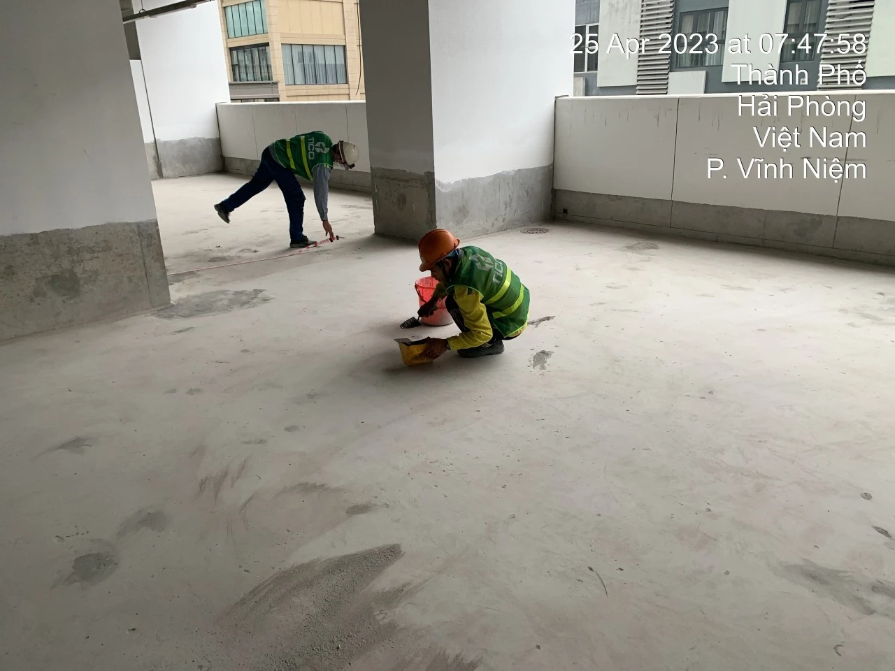 5 Điều Bạn Cần Biết Trước Khi Thi Công Chống Thấm Bể Cá 3 Kiểm tra bề mặt chống thấm trước khi thi công chống thấm nói chung và chống thấm bể cá nói riêng