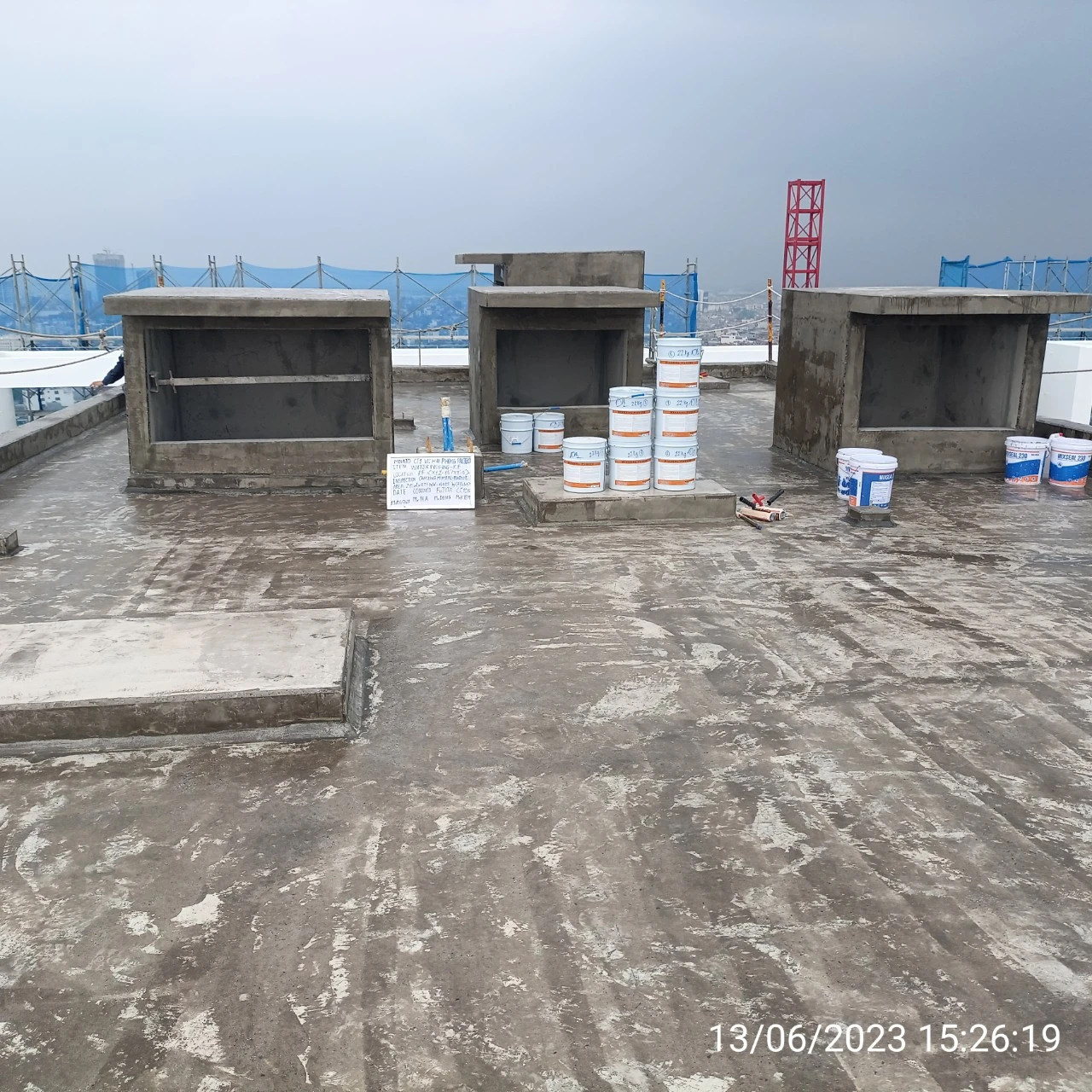 5 Điều Bạn Cần Biết Trước Khi Thi Công Chống Thấm Bể Cá 4 Tiến hành thi công chống thấm nói chung và bể cá nói riêng
