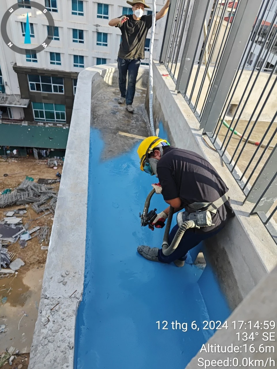 Bảng giá chống thấm tường ngoài trời mới nhất 2025 2 Báo giá chống thấm tường ngoài trời dạng phun