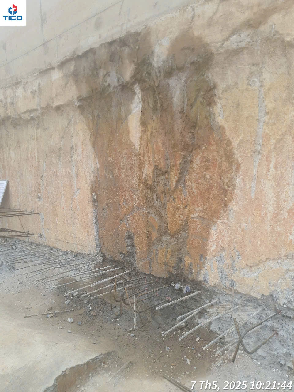 Tiết kiệm chi phí chống thấm dẫn đến tình trạng thấm dột nặng