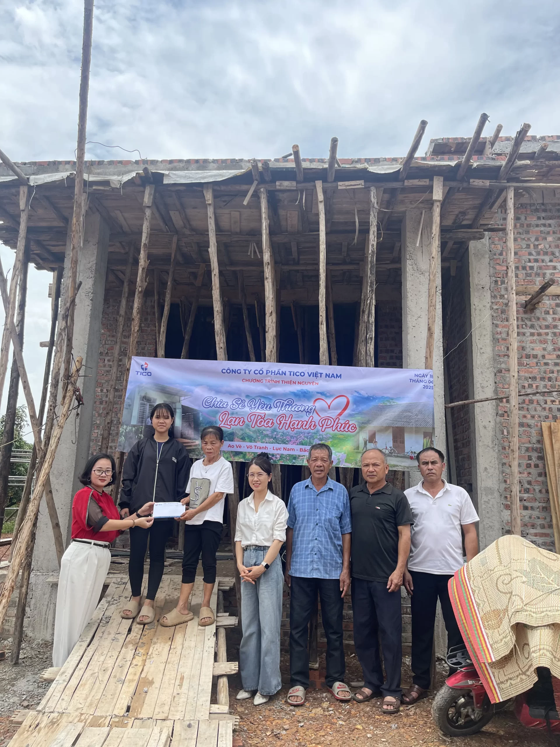 Chia Sẻ Yêu Thương - Lan Toả Hạnh Phúc - Vì Chúng Ta Đều Xứng Đáng Có Cuộc Sống Tốt Đẹp Hơn 1 thien-nguyen-tico-viet-nam